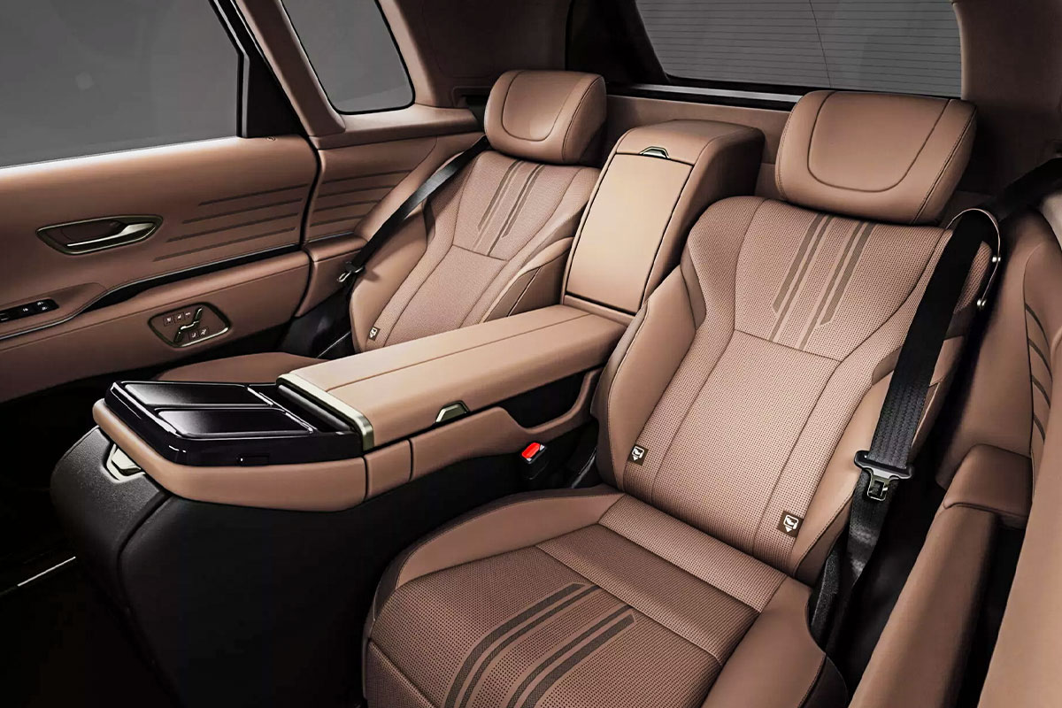 토요타 센추리 SUV – 프라이버시 글라스 – 3단계 디밍 – 럭셔리 SUV – 고급 옵션 – 전동 윈도우 – 하이엔드 하이브리드 – 플러그인 하이브리드 – E-Four – 전용 판매 – 일본 시장 한정